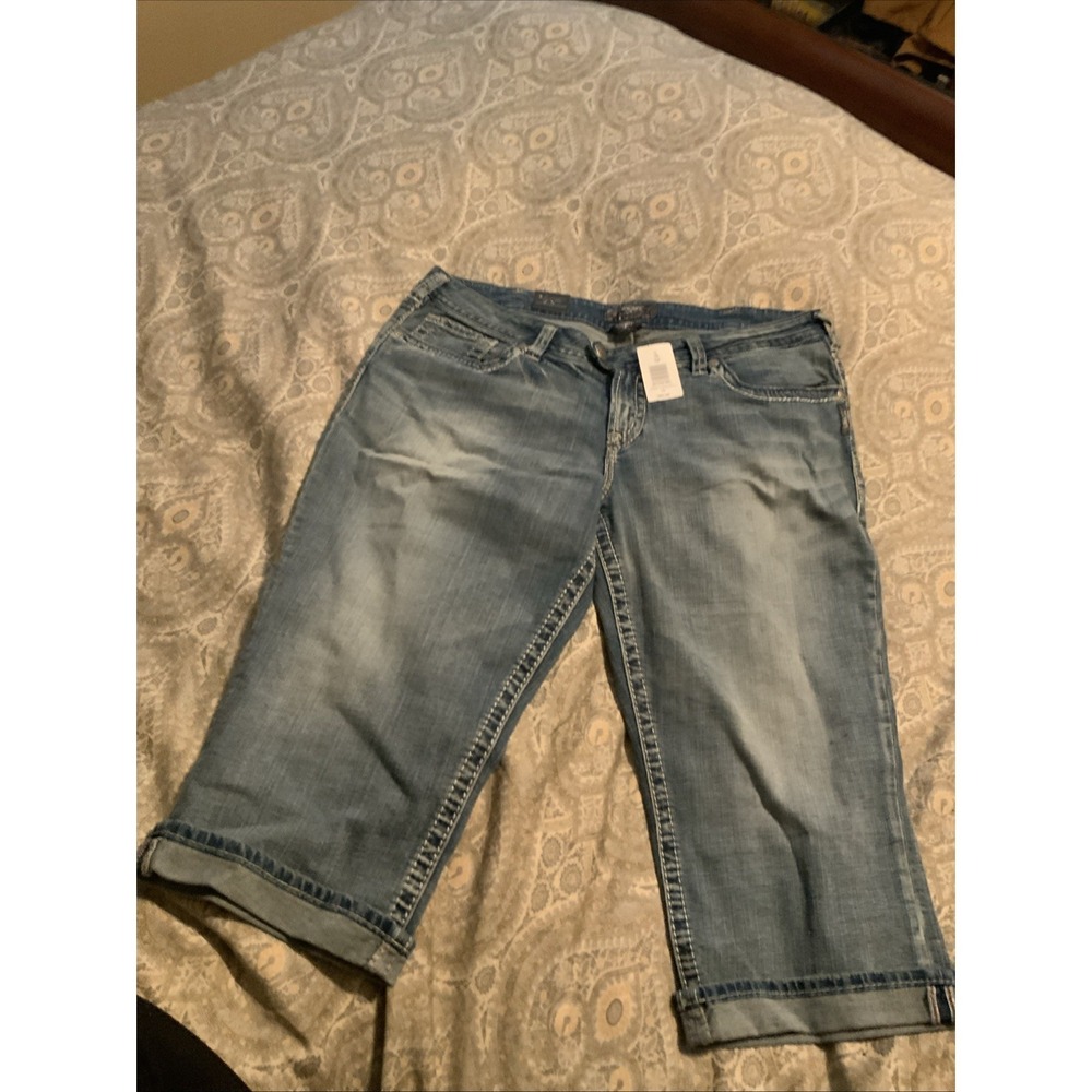 Women's Size 32 Silver Jeans Tuesday Crop Capris Mid Rise Straight Fit Slim Hip